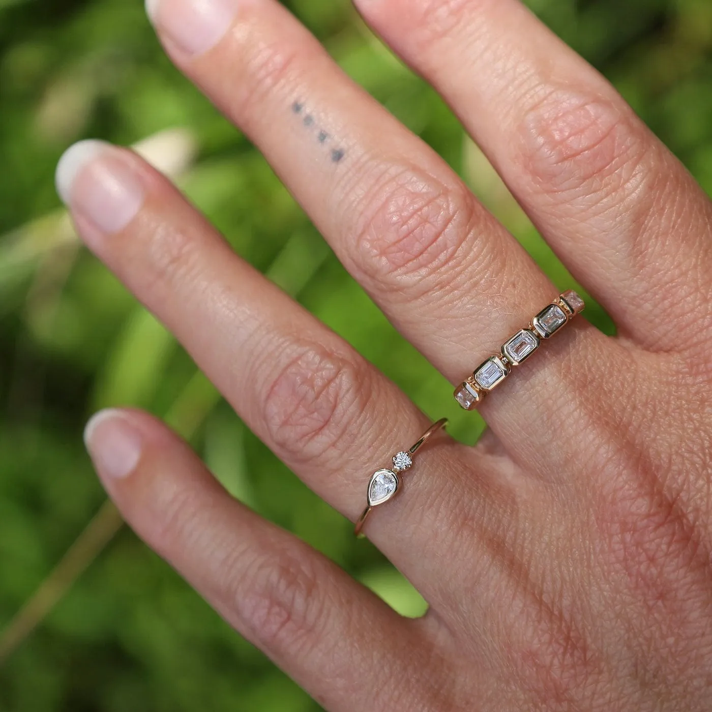 14k Gold Bezel Set Pear Cut & Prong Set Round Diamond Ring