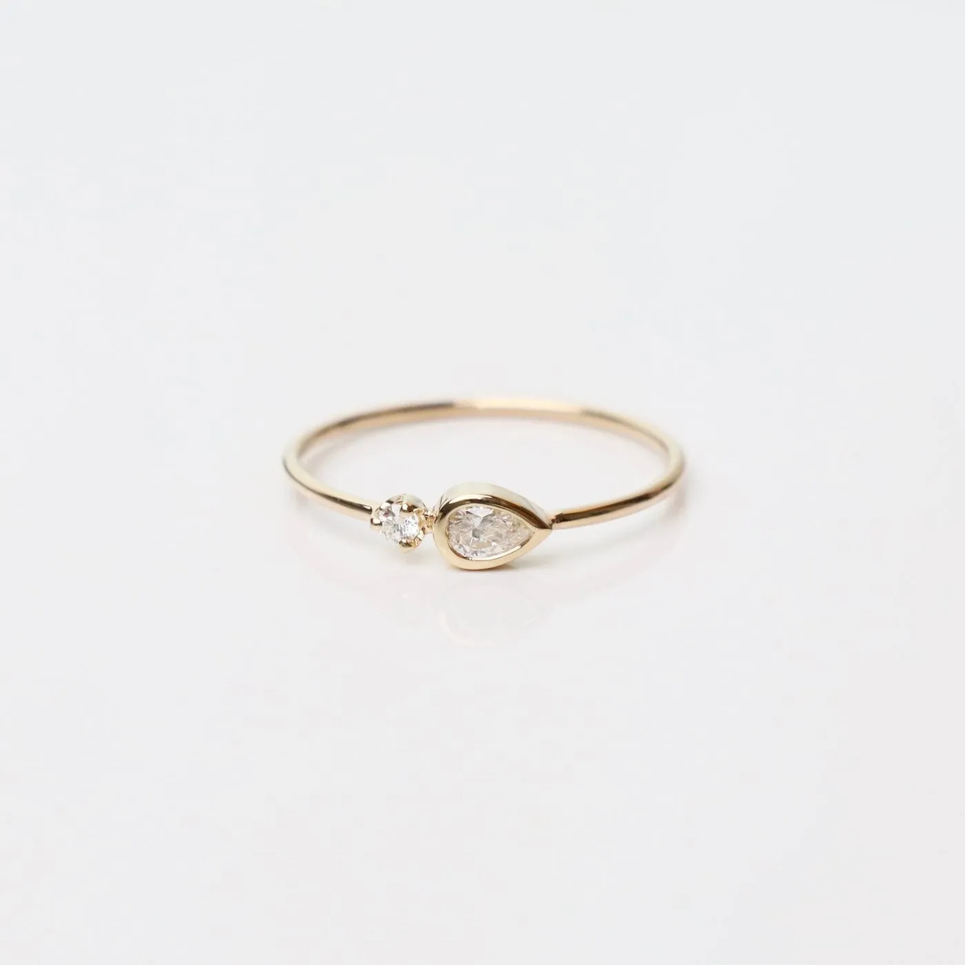 14k Gold Bezel Set Pear Cut & Prong Set Round Diamond Ring