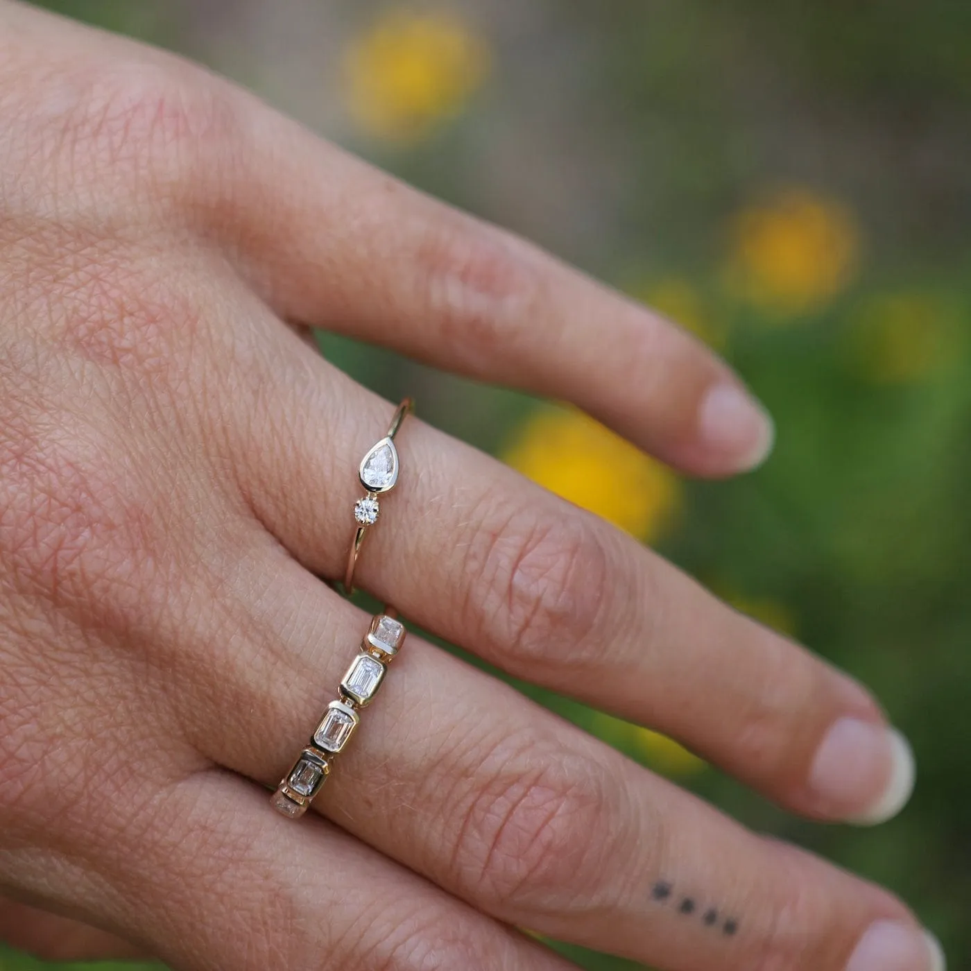 14k Gold Bezel Set Pear Cut & Prong Set Round Diamond Ring