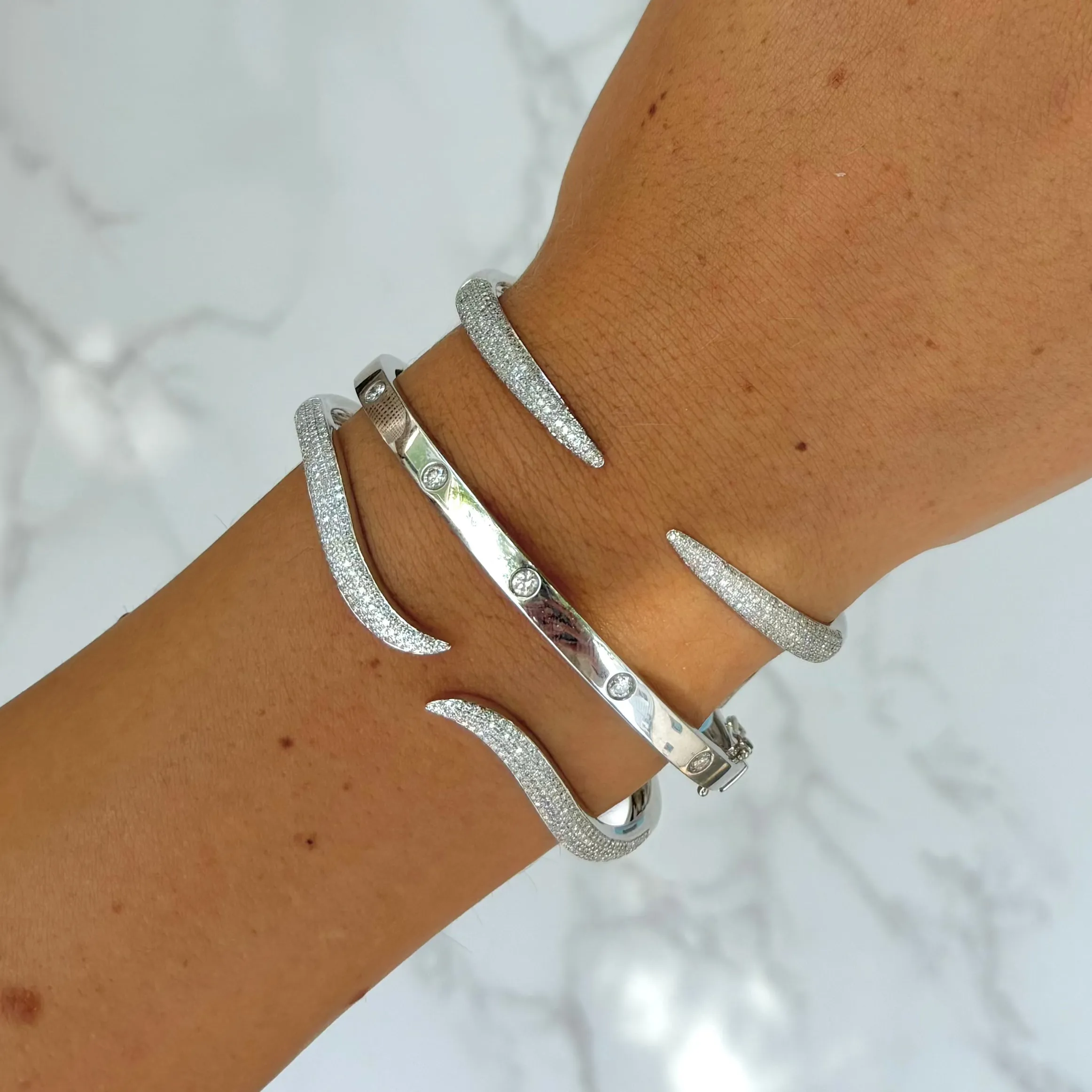 14K GOLD DIAMOND AVERY BANGLE
