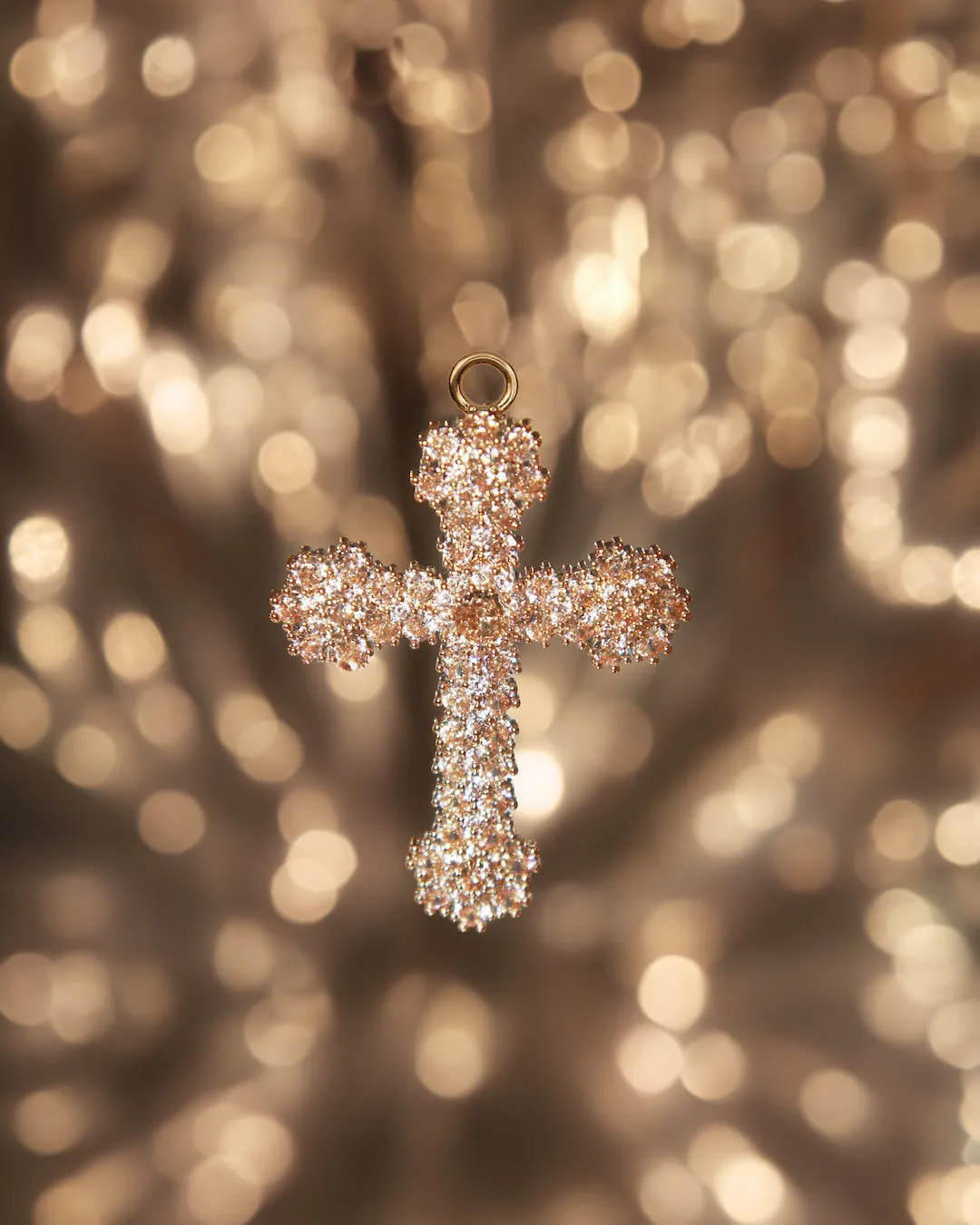 The Kourtney cross pendant - champagne