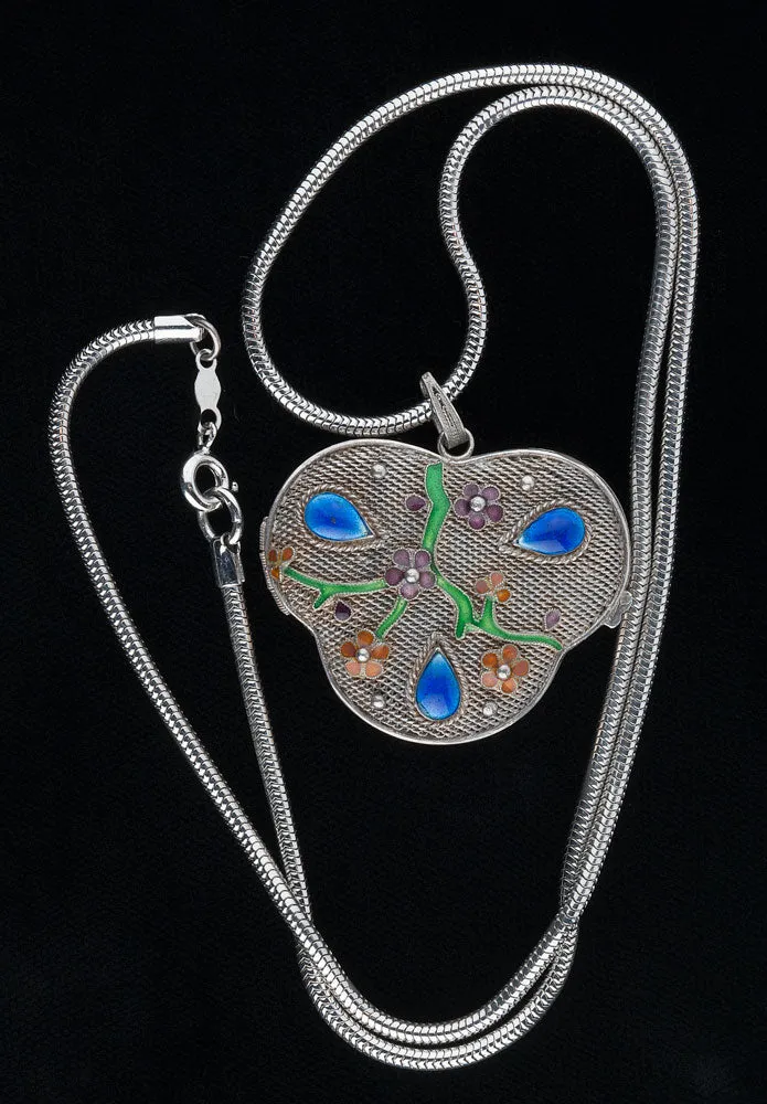 Vintage sterling silver Chinese export filigree and enamel locket and chain. pdvs565cs
